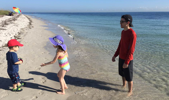 Oliver Bernstein with his kids at the beach in Miami