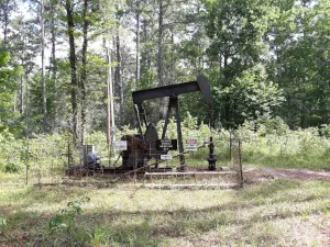 Oil well in SHNF