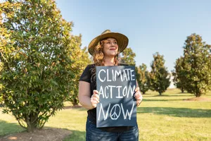 climate protest sign-Sara Reeves, The Luupe-2021-attribution required.jpg