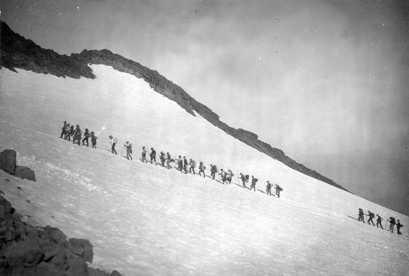 Approach of line to Camp Muir