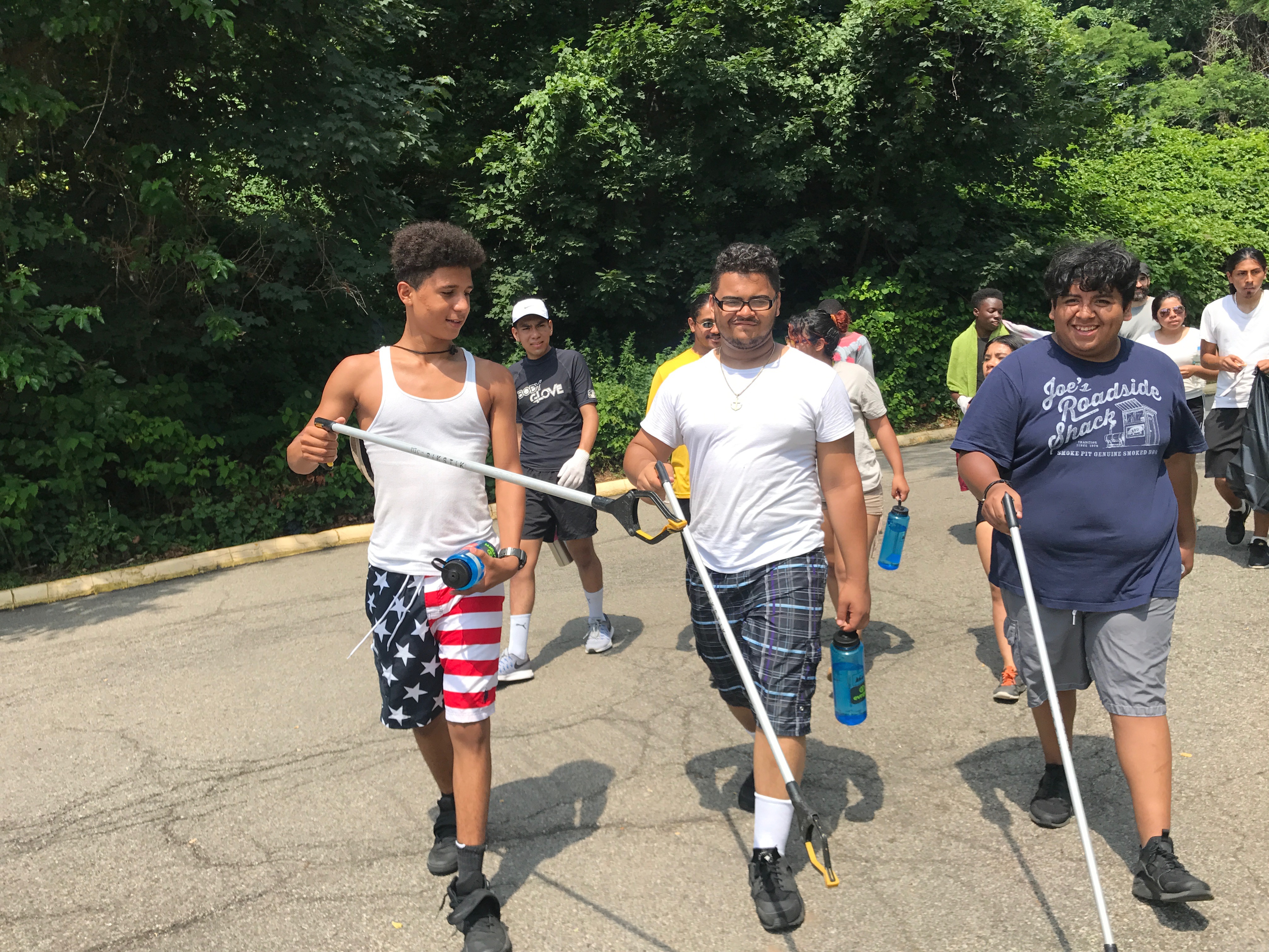 NYC ICO participants head down to the water for a morning beach cleanup. 