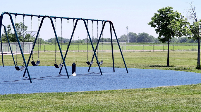 Fracking rig next to school playground (photo by Kyle Ferrar, courtesy of FracTracker Alliance)