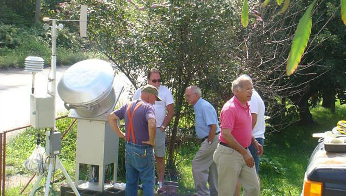 Installing air-quality-monitoring equipment in Roda