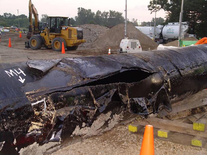 Tar-sand oil pipeline burst