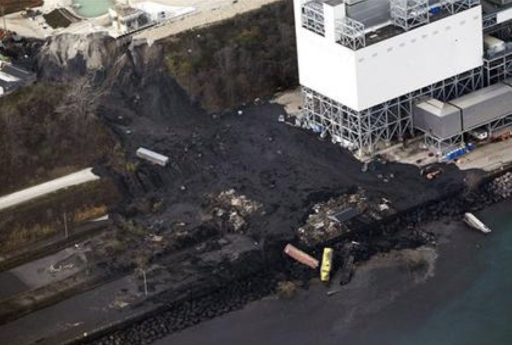 Bluff collapses, releasing coal ash near Oak Creek
