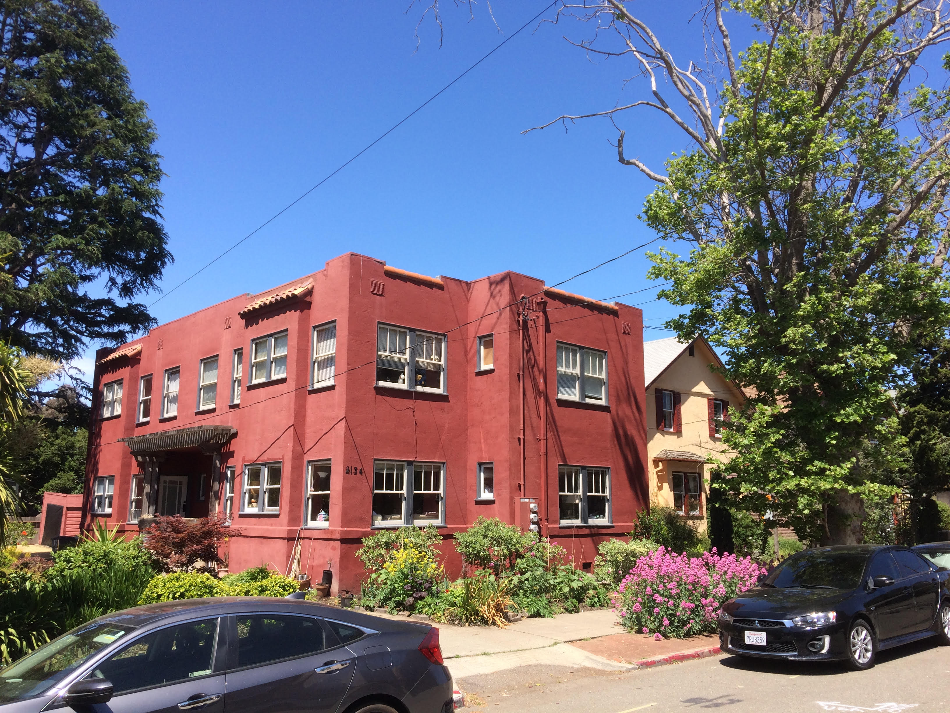 A 1920s fourplex next to single-family home in Berkeley.
