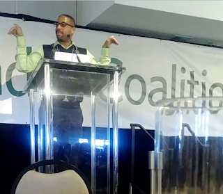 Dr. Jaeson Clayborn demonstrates a skipper antennae / Photo: Diana Umpierre