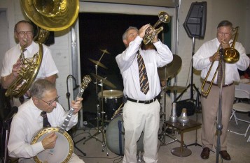 The Old St. Louis Levee Band filled the night with fantastic music.