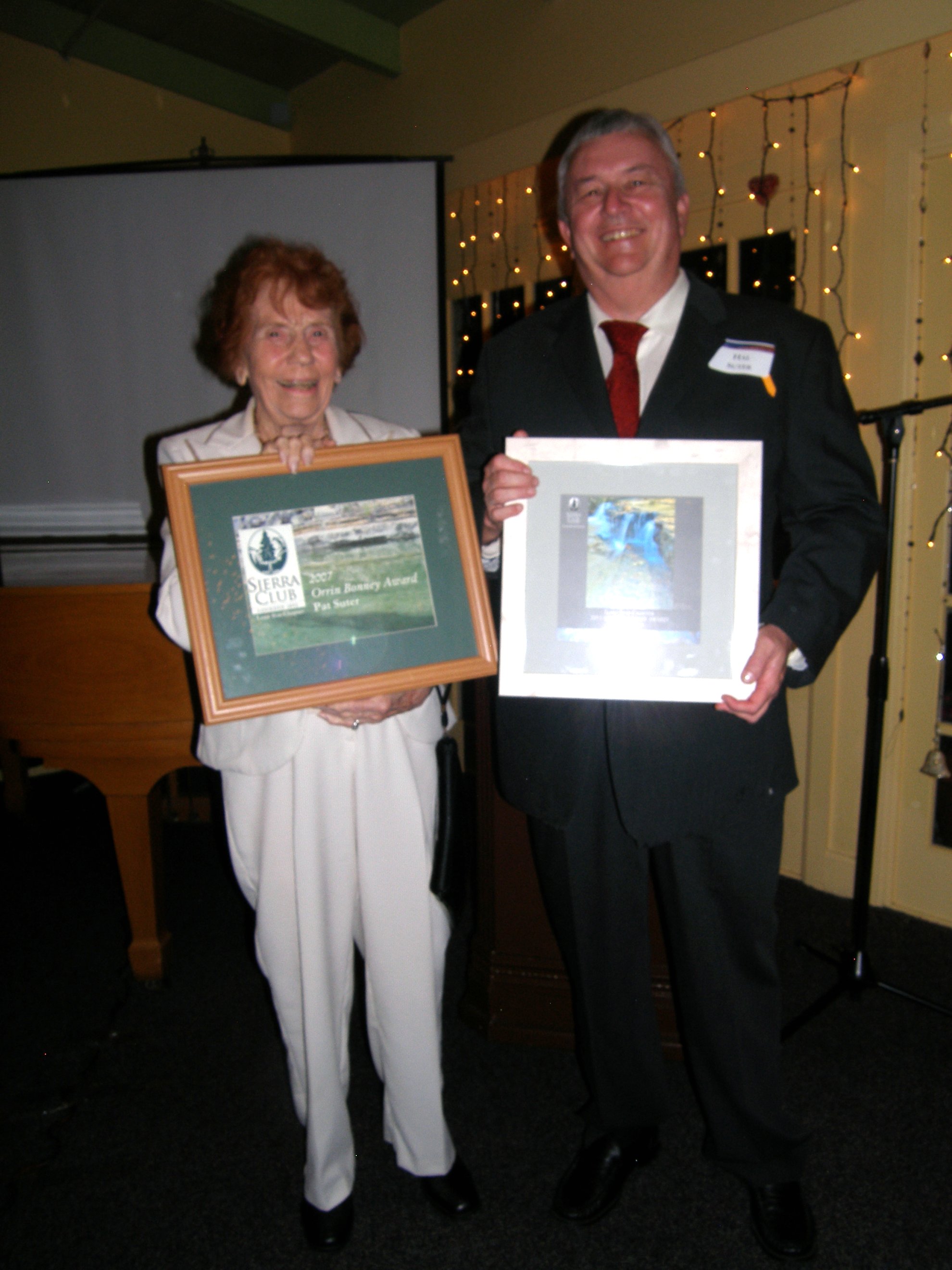 Hal and Pat Suter receiving awards