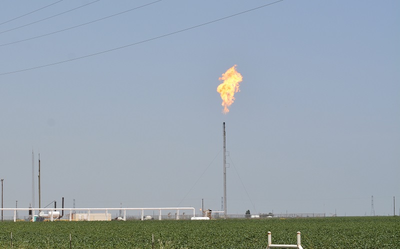 Methane flares from a stack in the Permian Basin of Texas. By Roddy Hughes, Dirty Fuels Campaign