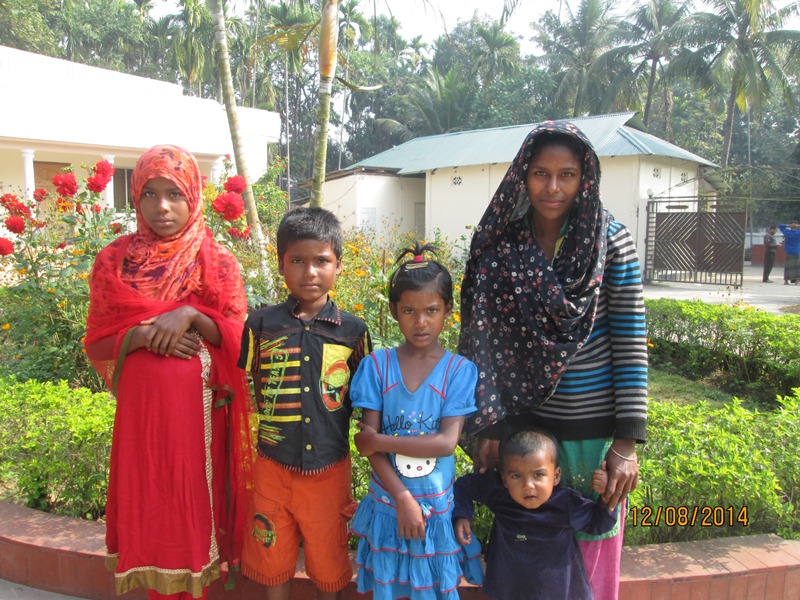A family that lives in Ruhel's compound