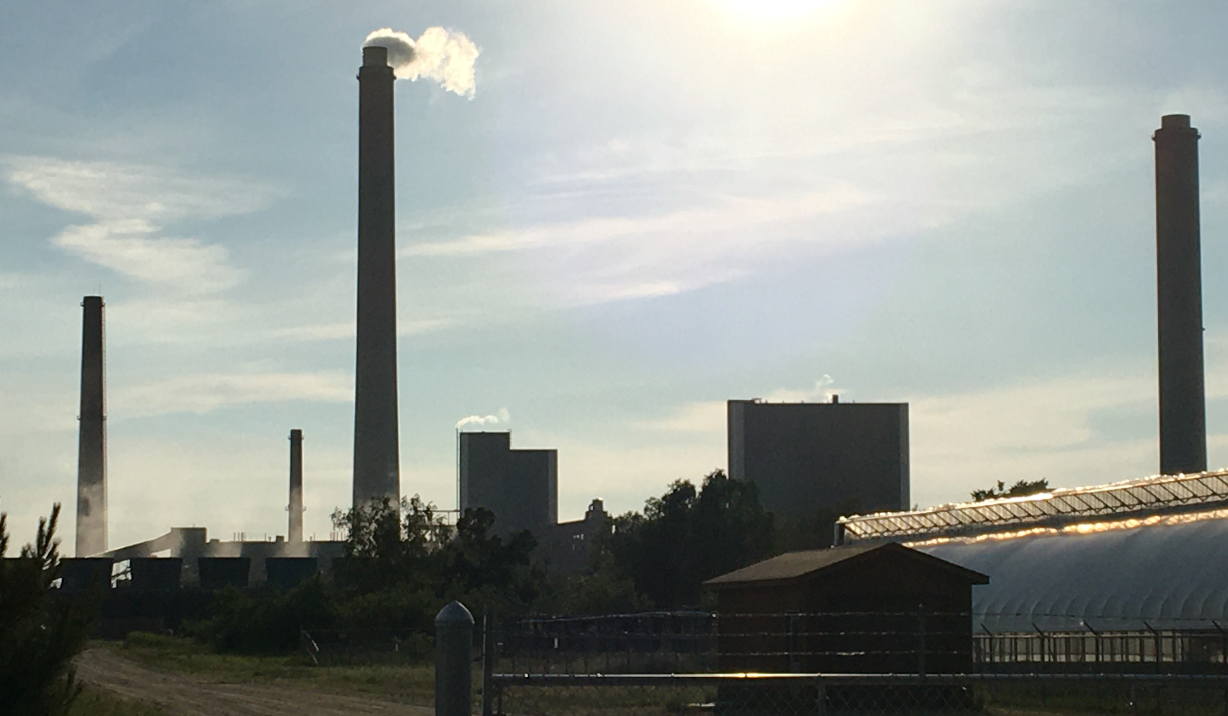 photo of a coal-fired power plant