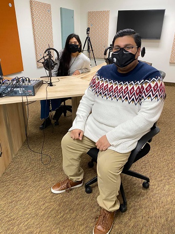 photo of newscasters at COPAL's online radio station, Radio Jornalera