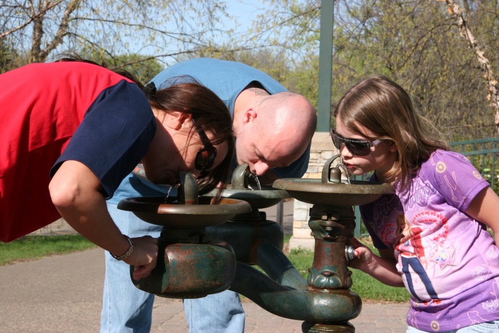 Family at the drinking fountain