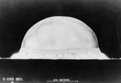 photo of Trinity atomic bomb test, 1945 (atomicheritage.org)