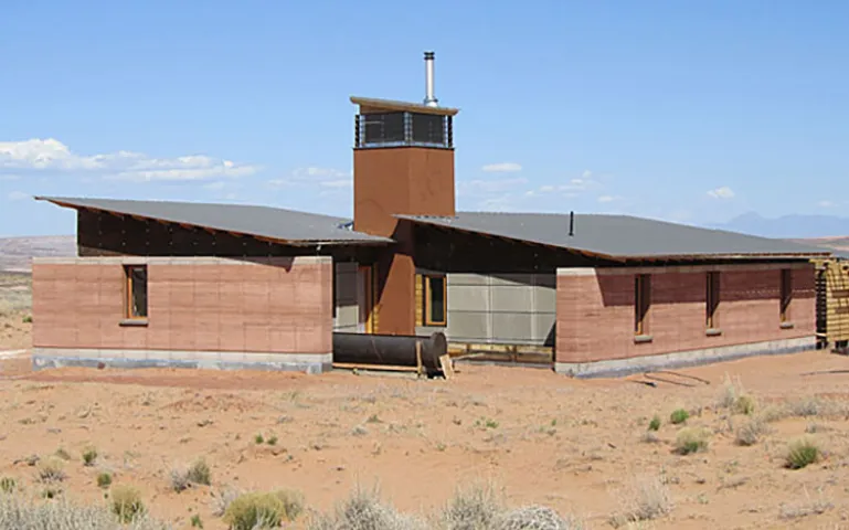 Architecture students head to Bluff, Utah, to build Earth-friendly homes for Navajo in need
