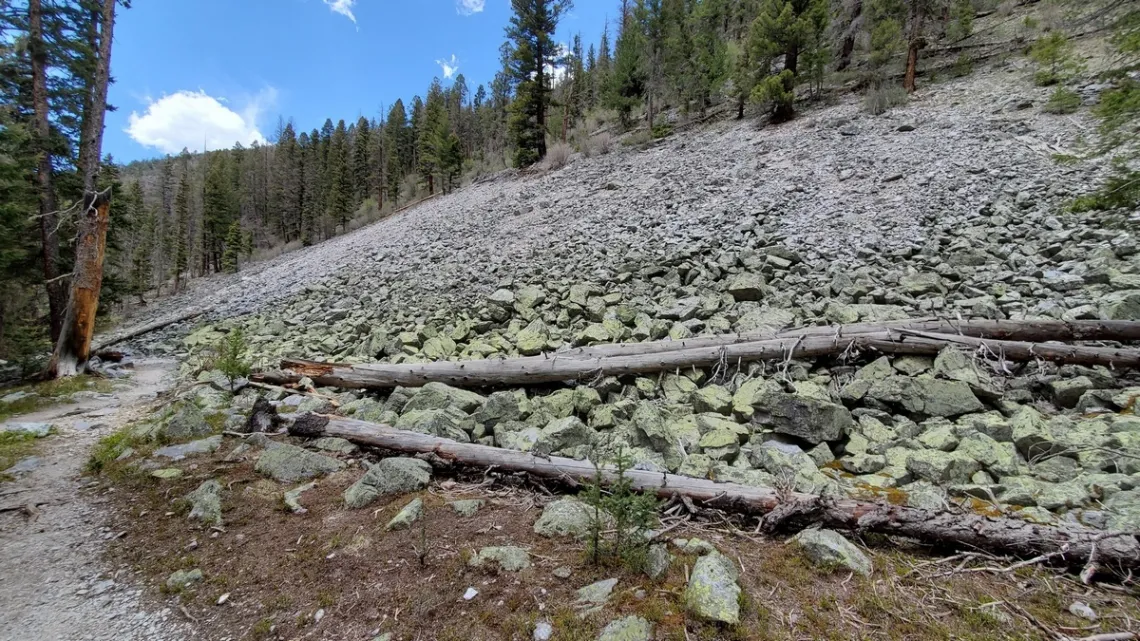 on the Trampas Lakes trail
