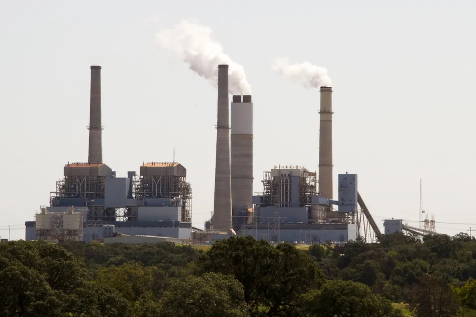 Fayette coal power plant (photo by Al Braden)