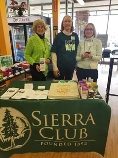 Plastics team volunteers Janet Sullivan, Amy Hartsough and Renee Gladstone talked with customers at Fruitful Yield in Schaumburg on Earth Day 2023.