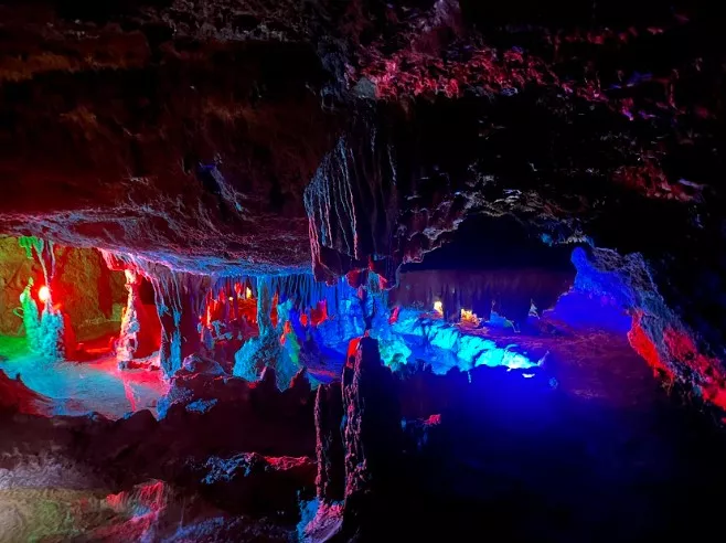 A photo of inside one of the caverns at Shenandoah National Park.
