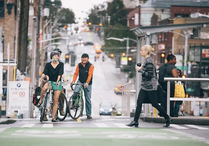 photo of urban commuters
