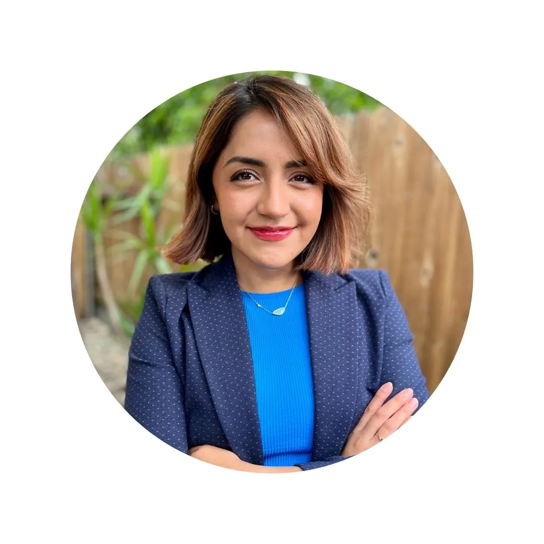 Gaby's headshot