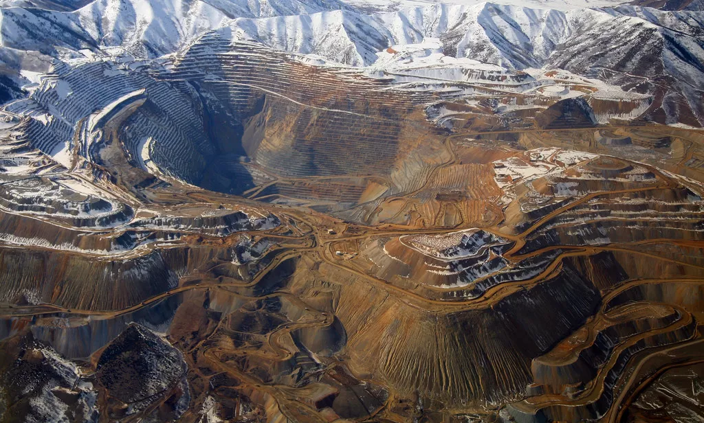 Bingham Canyon Copper Mine, Utah. Photo by Doc Searls. This file is licensed under the Creative Commons Attribution 2.0 Generic license.