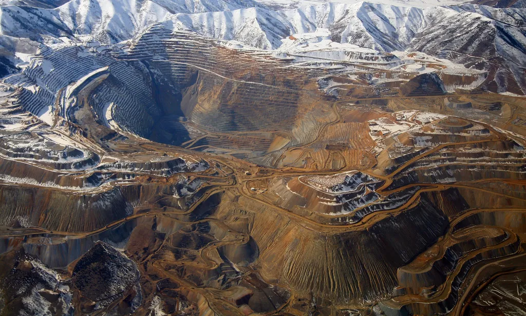 Bingham Canyon Copper Mine, Utah. Photo by Doc Searls. This file is licensed under the Creative Commons Attribution 2.0 Generic license.