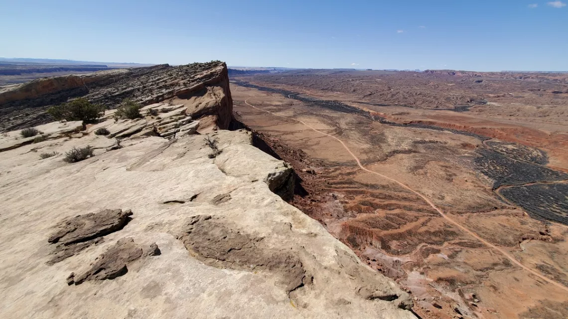 Looking south from the top of Comb Ridge above Procession Panes