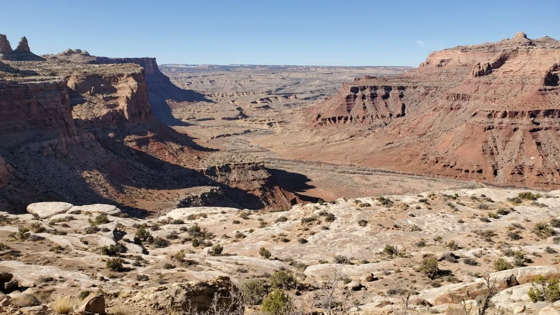 San Rafael Reef, with mostly horizontal strata