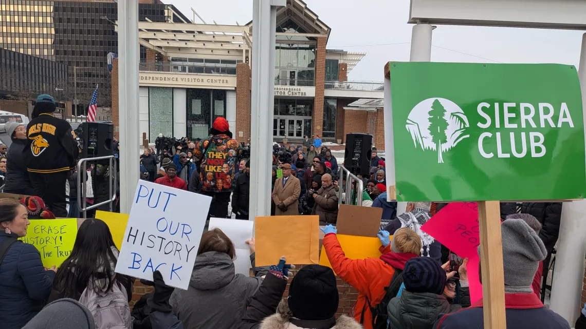 Put Pur History Back sign