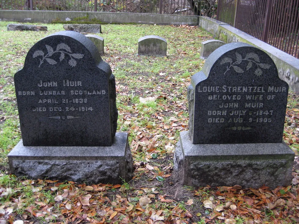 John and Louie Muir's headstones