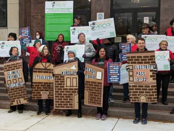 Demonstrators in Favor of Bill 13-22 for comprehensive building decarbonization