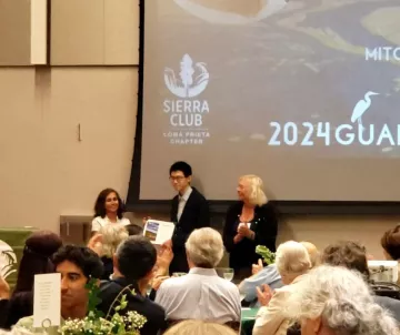 Aiden Chen receiving award