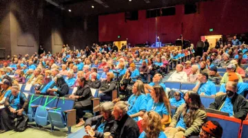 Crowd in Sattitla pub meeting from Bob Schneider