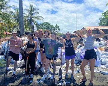 Students in Costa Rica community service