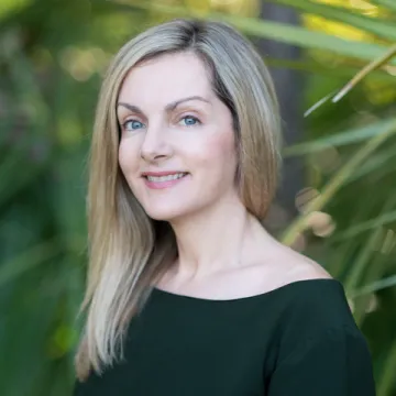 Headshot of Eve Samples