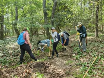 foothills group working on trail at cumberland knob BRP 