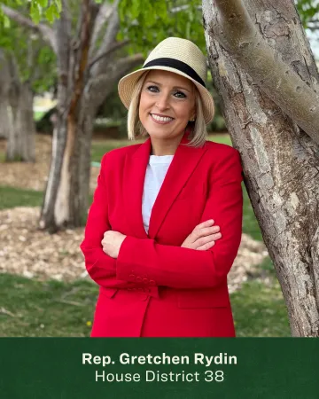 Headshot of Gretchen Rydin in front of a tree with greenery in the back 