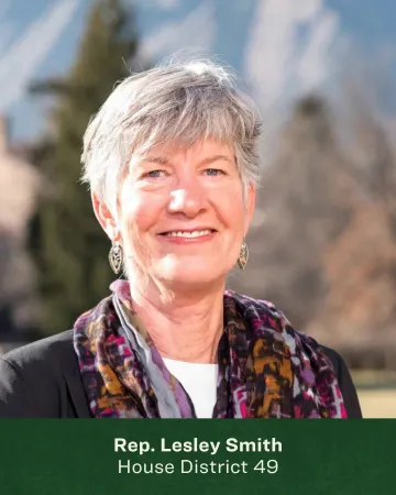 Headshot of Lesley Smith in front of mountains 