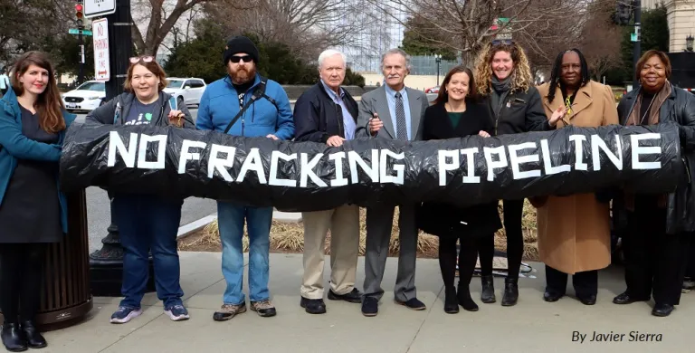 Protesters hold a sign reading "NO FRACKING PIPELINE" outside the US Supreme Court on Feb. 24, 2020. Photo by Javier Sierra