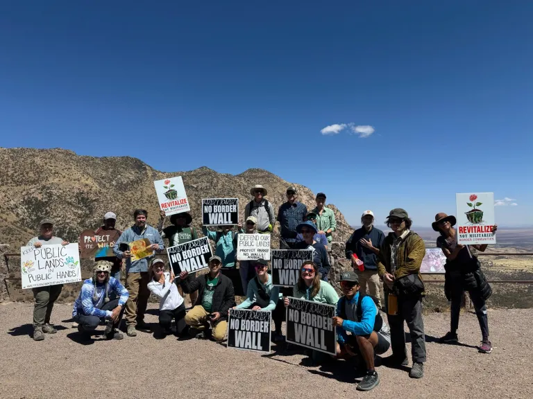 anti-borderwall protestors