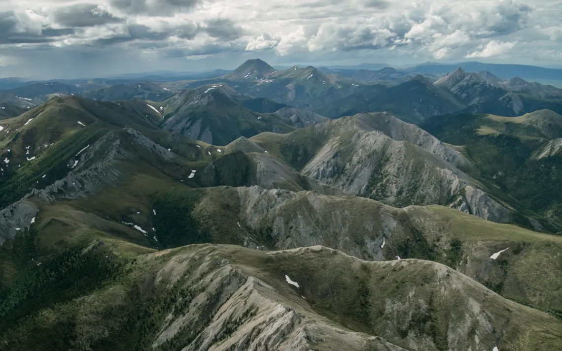 The Brooks Range stretches east to west, a continental divide that splits the watersheds of the Pacific and Arctic Oceans. 