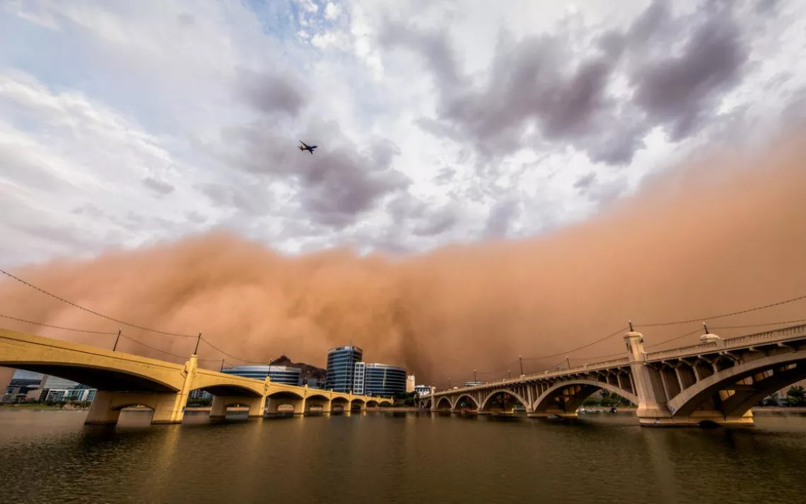 A violent dust storm hits Phoenix, Arizona