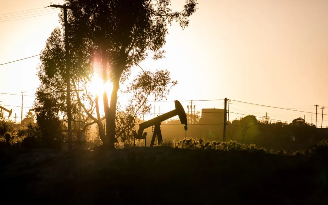 oil well
