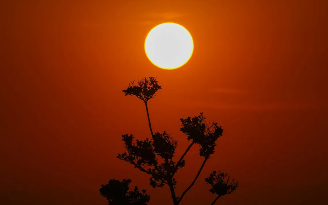 The sun rises amid high temperatures in Mexico City