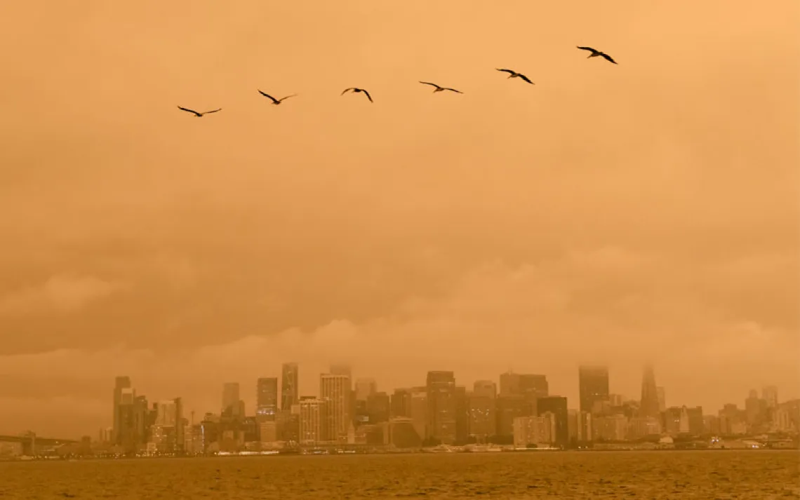 Smoke from wildfires in California covers buildings on the San Francisco skyline. Photographer: Michael Short/Bloomberg