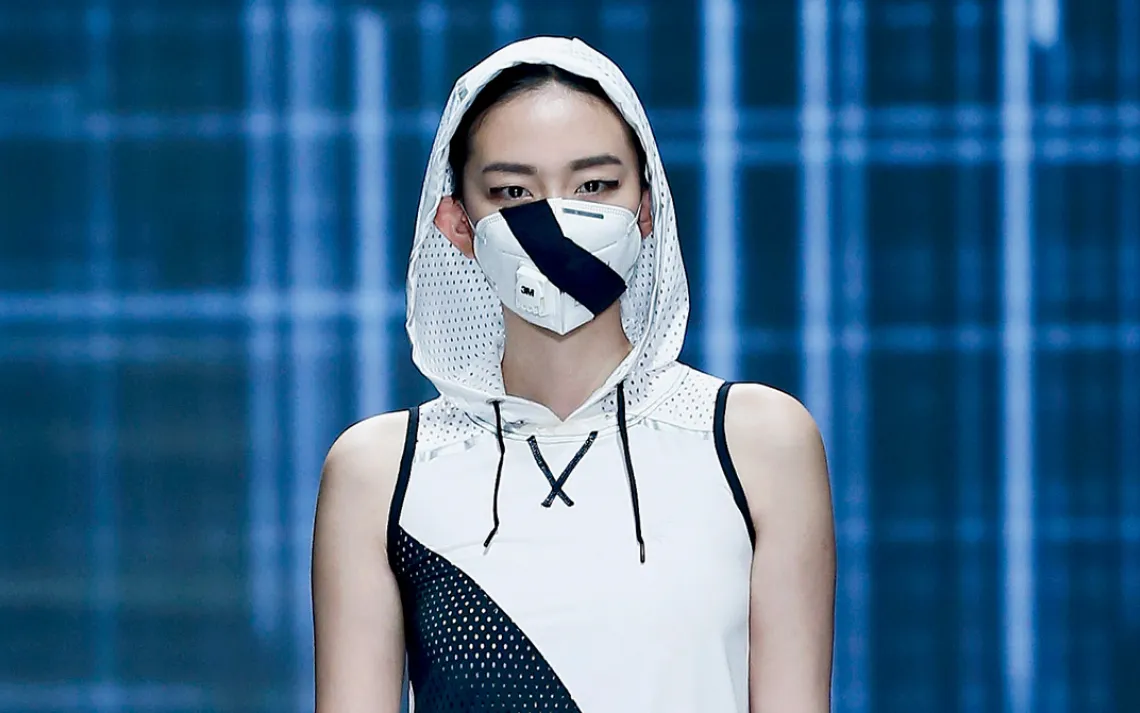 A model presents a creation featuring a facial mask during the QIAODAN Yin Peng Sports Wear Collection of the China Fashion Week 2015 S/S Collection in Beijing, capital of China, Oct. 28, 2014