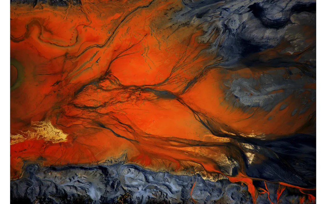 A Photographer Zooms Out to Reveal Hidden Costs of the
