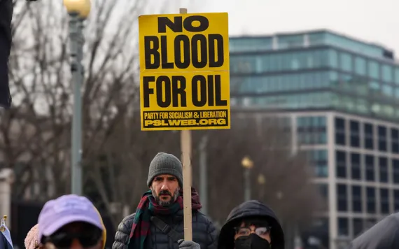 January 3, 2026, The White House, Washington, D.C. USA. Demonstrators gather to protest actions taken by former President Donald Trump related to Venezuela, holding signs and flags during a public rally. Protesters voiced opposition to U.S. policies and statements concerning the Venezuelan government and its leadership. (Photo by Robyn Stevens Brody/Sipa USA)(Sipa via AP Images)